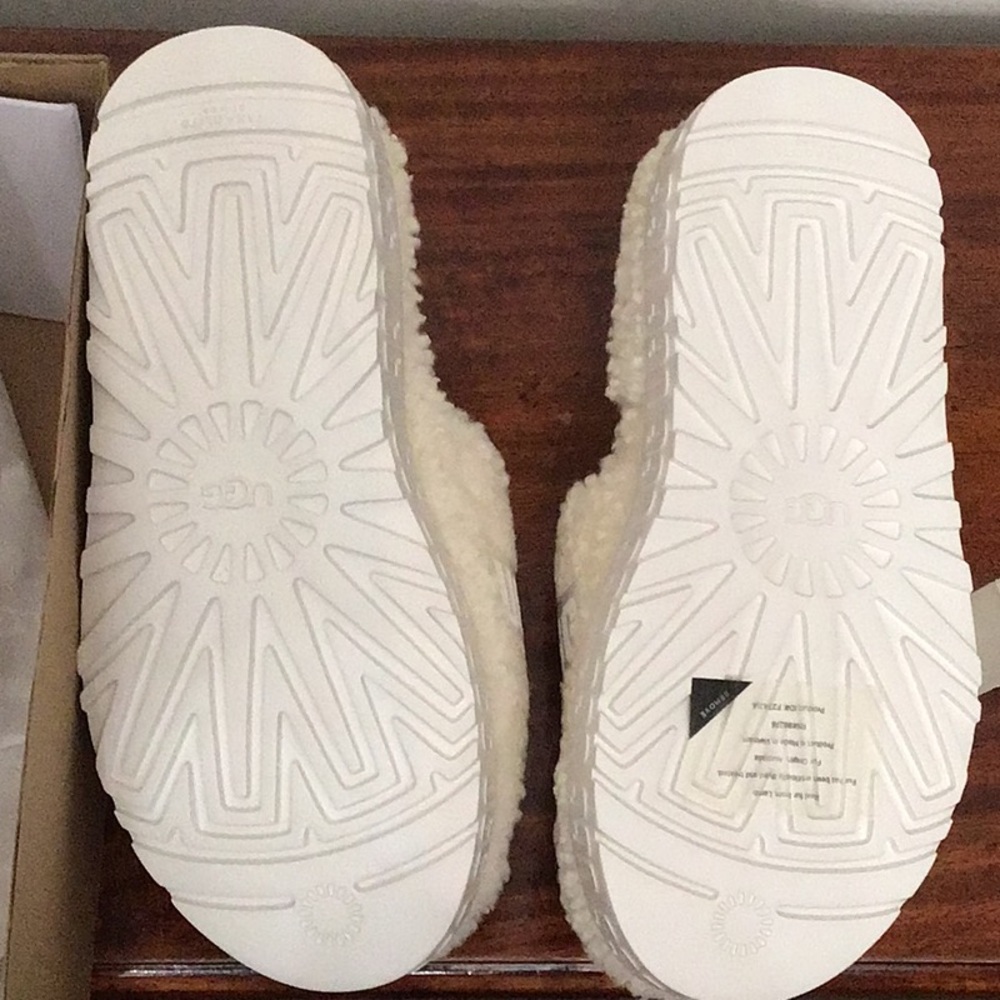 UGG Kids Fluffy White Sandals - Picture 2 of 5